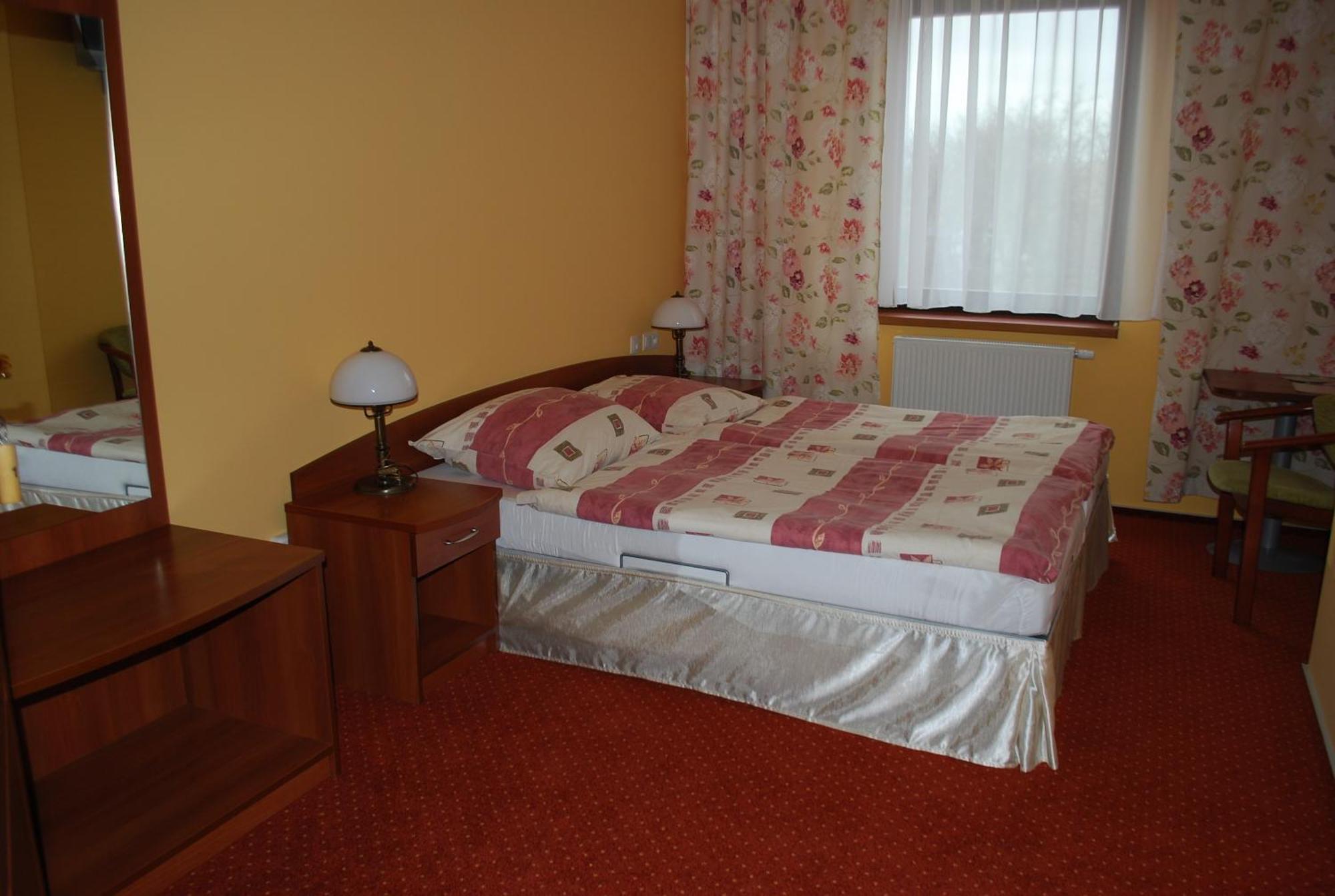 Hotel Anka Слубице Екстериор снимка